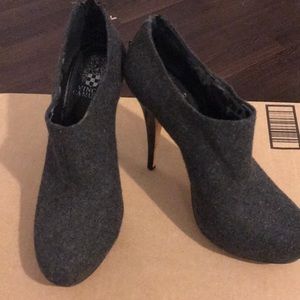 Grey wool Vince Camuto zip back booties 5” heel